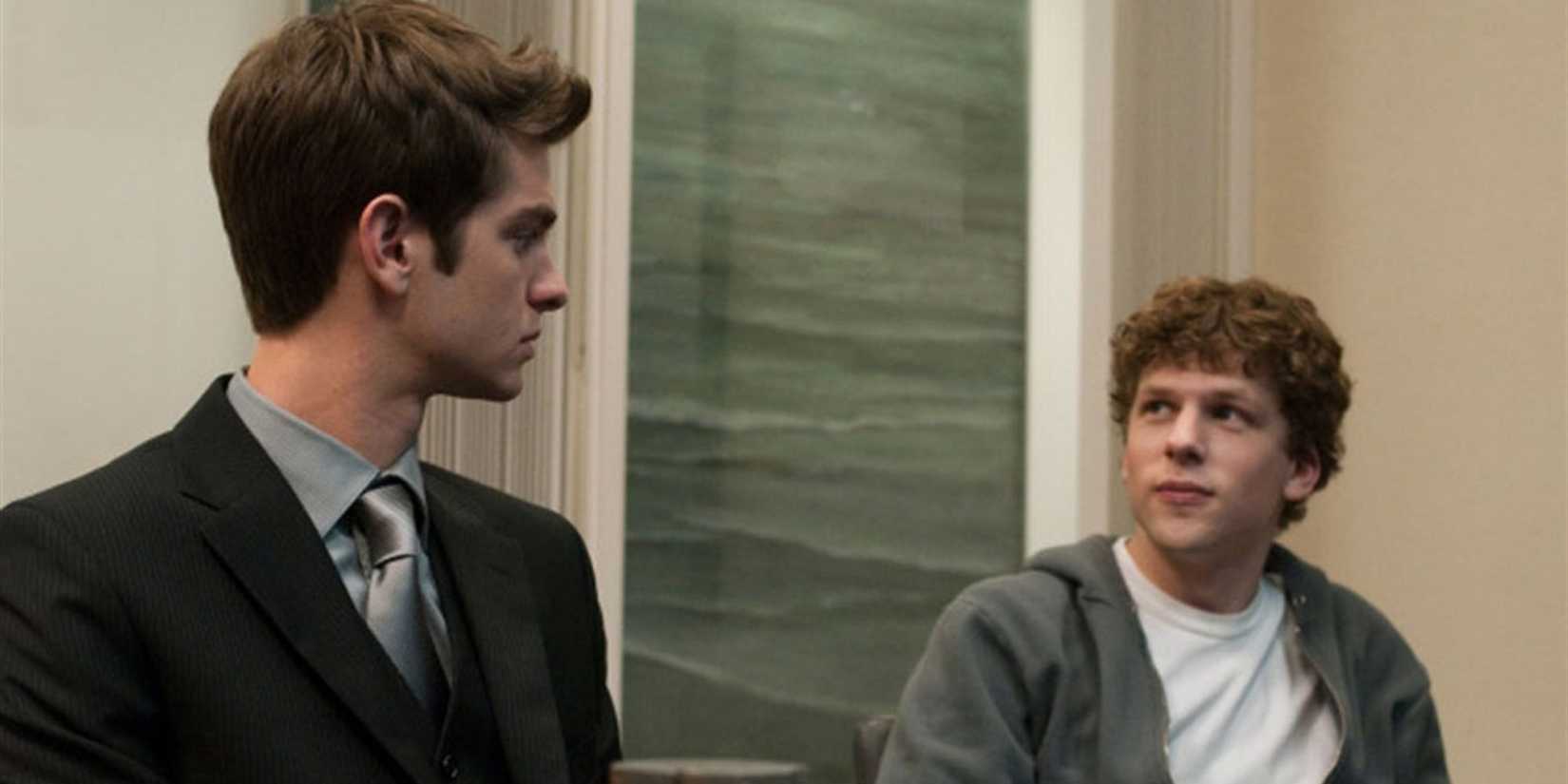 Eduardo Saverin (Andrew Garfield) looking to Mark Zuckerberg (Jesse Eisenberg) in The Social Network