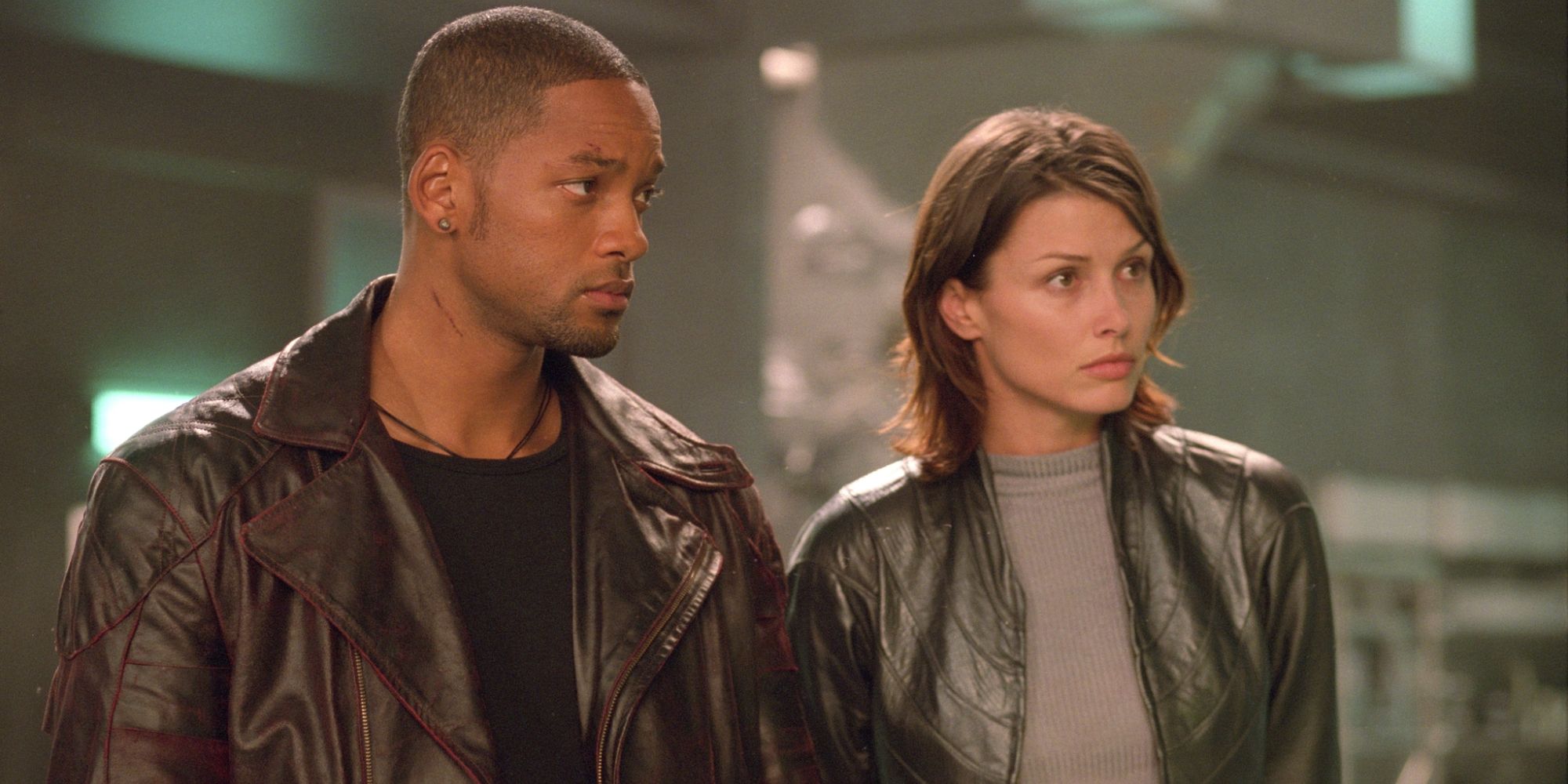 Will Smith and Bridget Moynahan looking off-camera in the same direction in I, Robot.