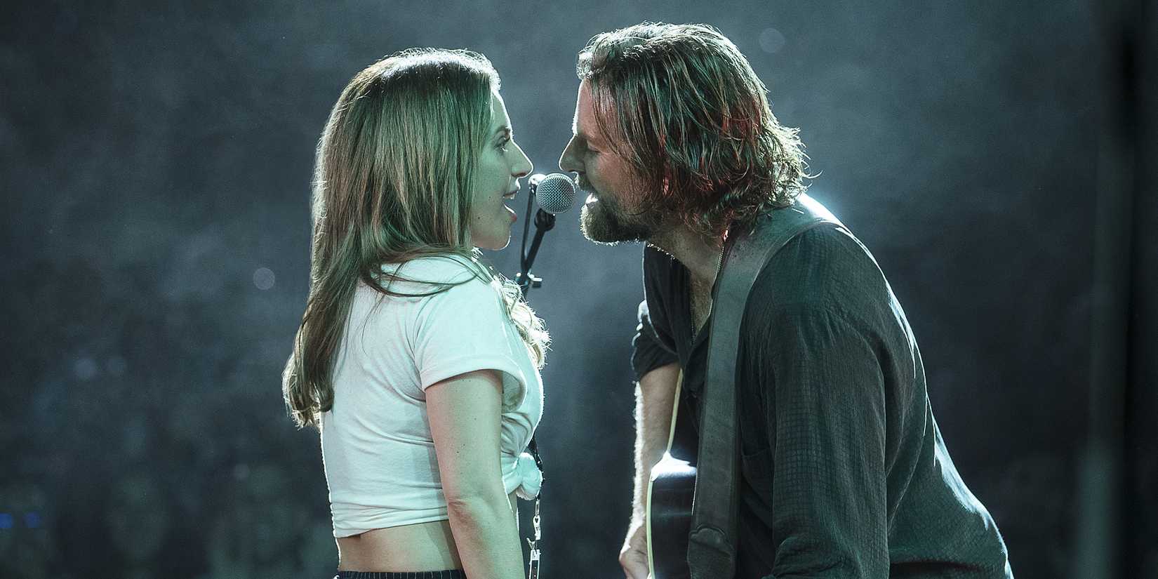 Lady Gaga and Bradley Cooper as Ally and Jackson Maine singing together on stage in A Star is Born