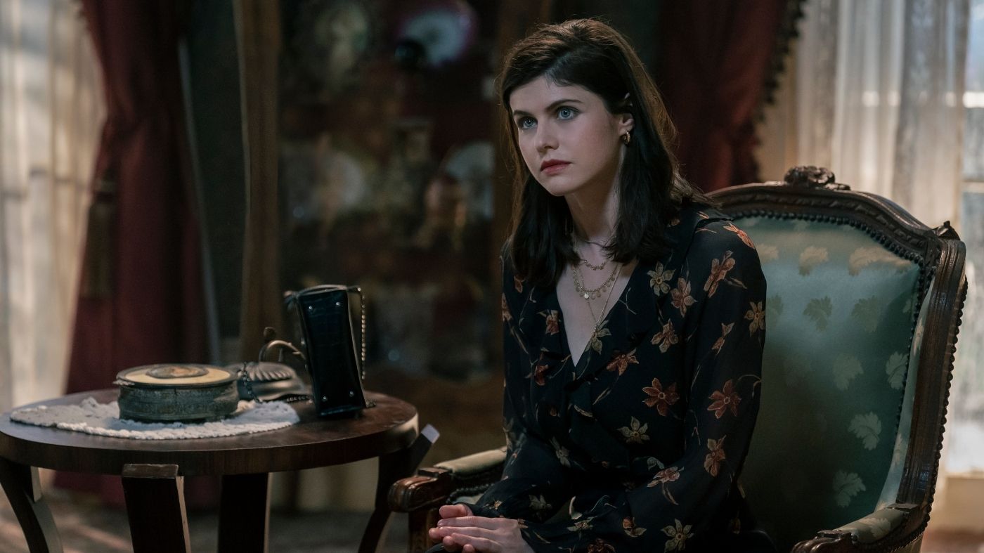 mayfair-witches-episode-6-alexandra-daddario-02 Netflix’s Twisted 2-Season Fantasy Horror Will Keep You Hooked From Start to Finish