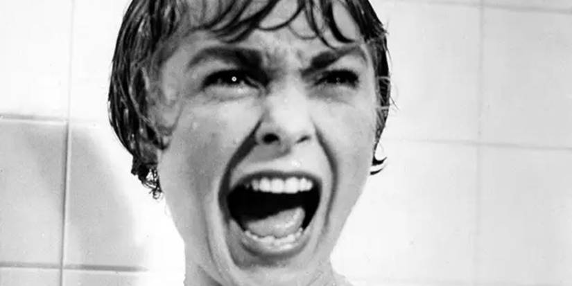 Marion Crane gritando no chuveiro em Psycho.