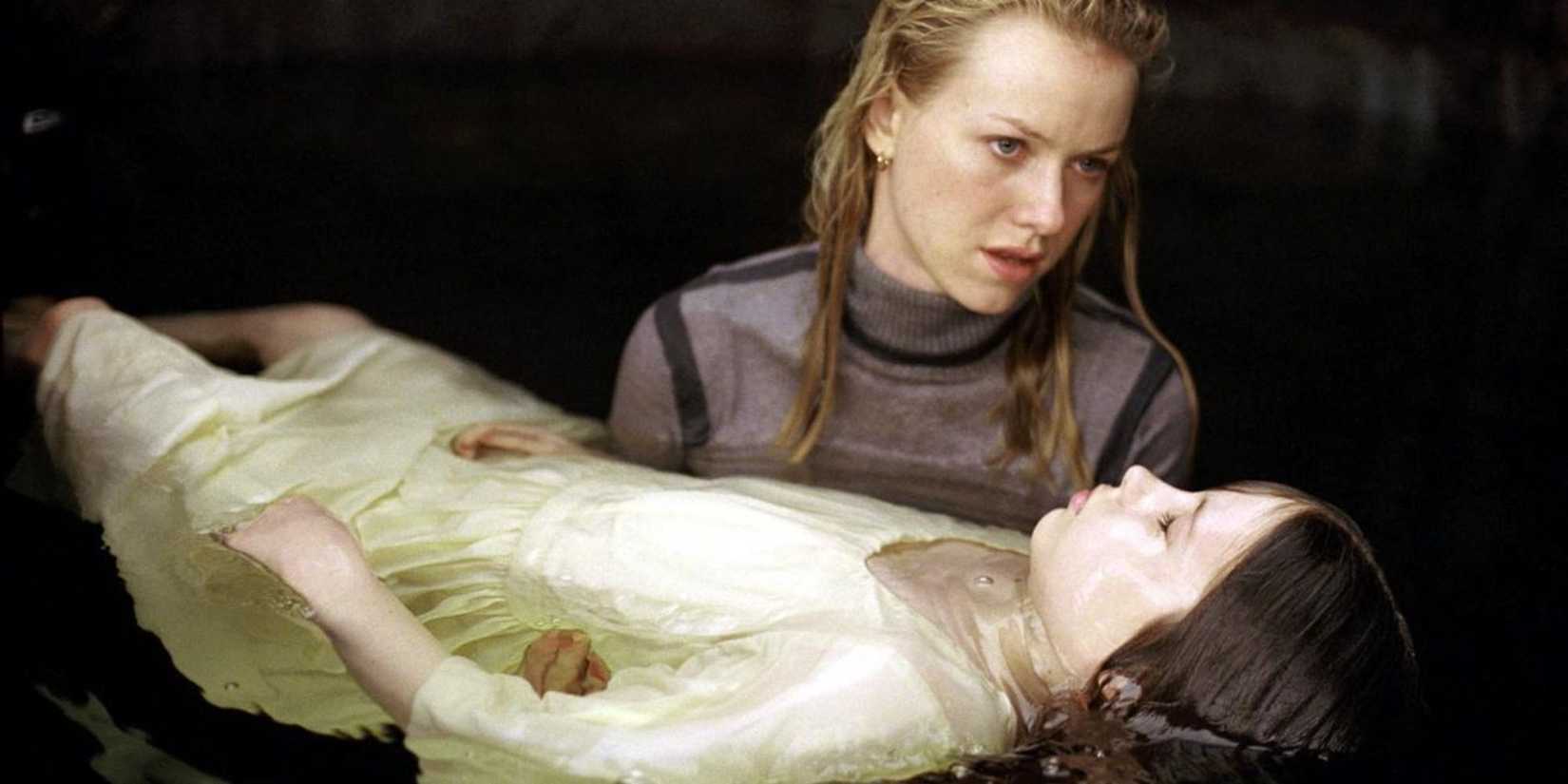 Rachel carrying Samara's unconscious body while in the well in The Ring (2002)