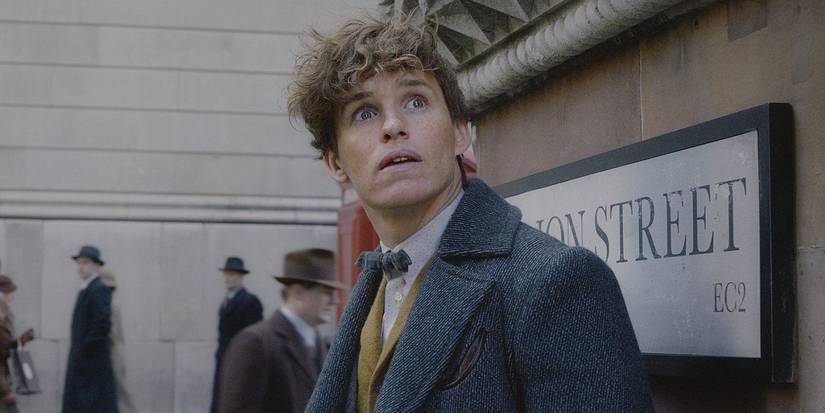 Newt Scamander looking up in Fantastic Beasts Beasts and Where To Find Them.