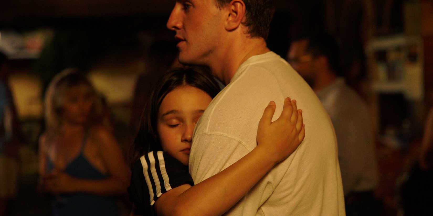 Frankie Corio and Paul Mescal hugging in Aftersun.