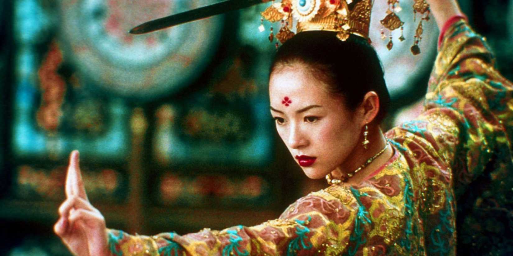 Zhang Ziyi holding a blade in House of Flying Daggers (2004)
