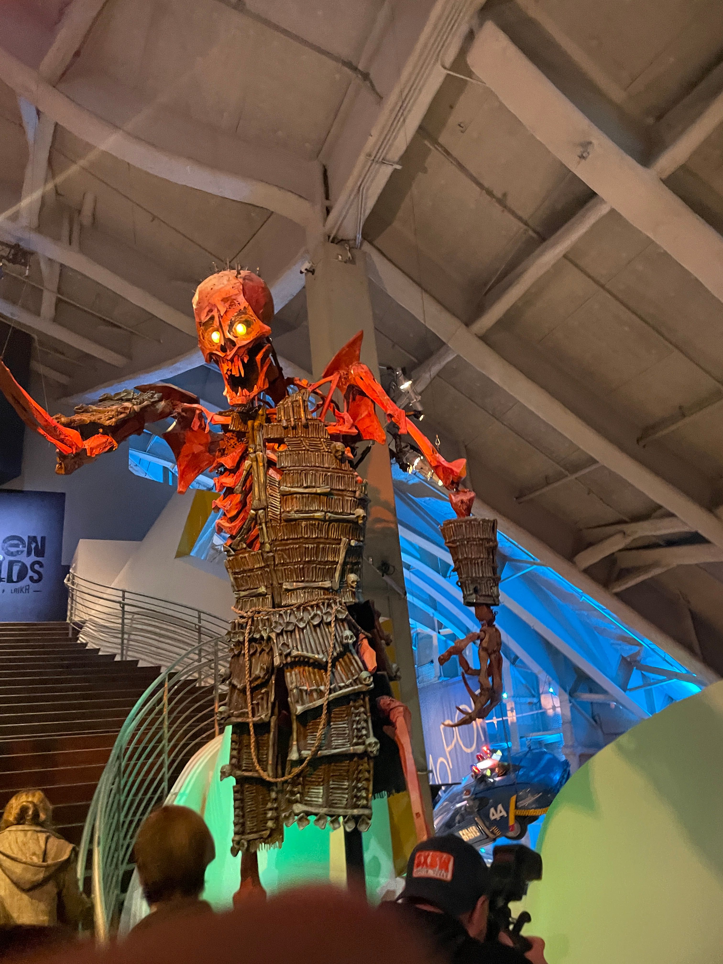 Un squelette de Kubo et les deux cordes au Musée de la culture pop de Seattle