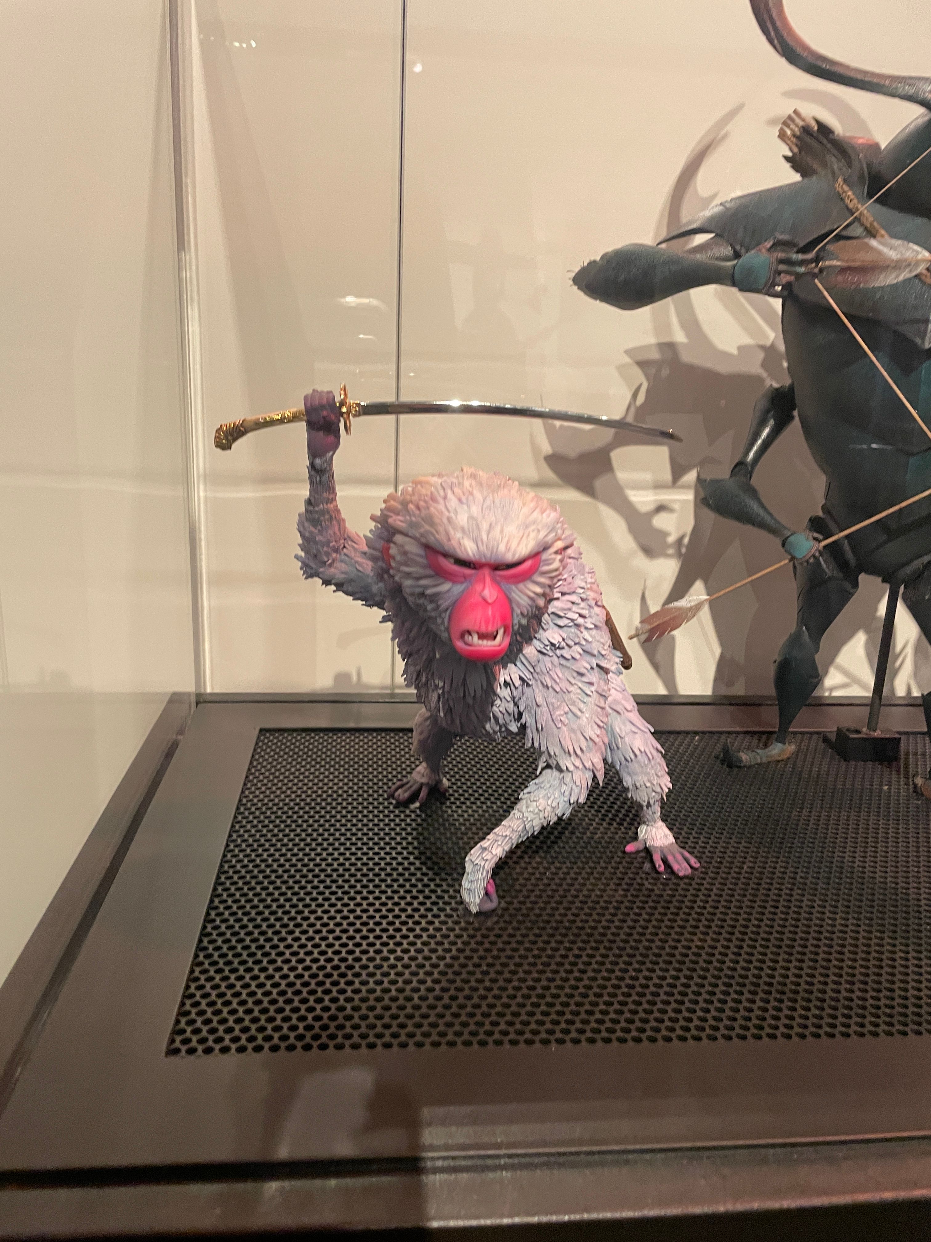 Une marionnette de Monkey de Kubo et les deux cordes à Hidden Worlds : The Films of Laika