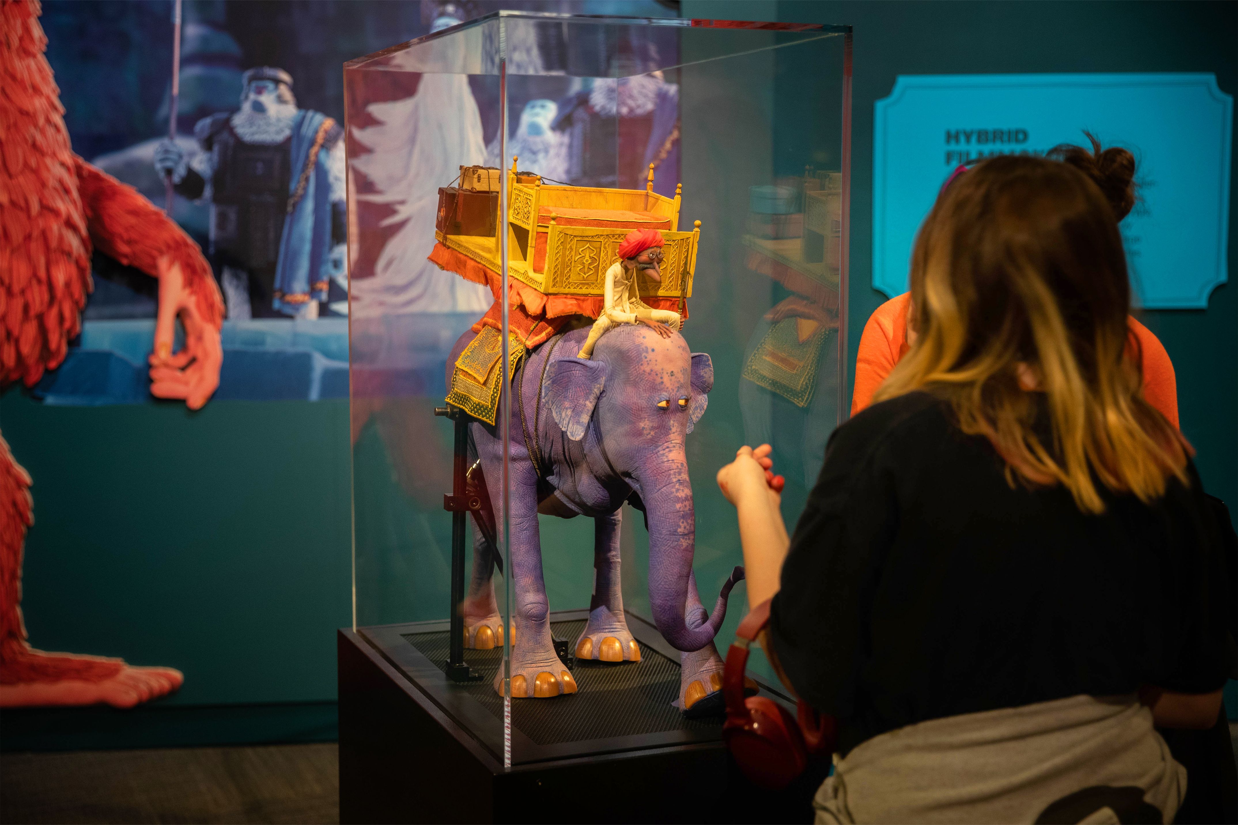 Une marionnette d'éléphant du Chaînon manquant exposée à l'exposition Hidden Worlds : The Films of Laika.
