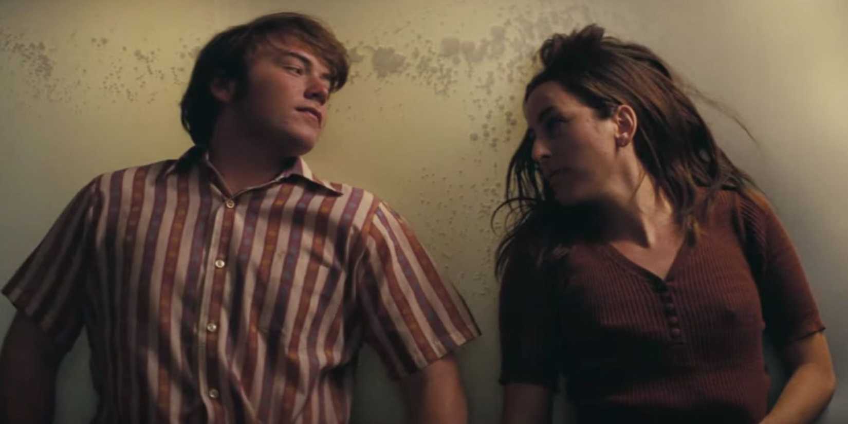 Gary and Alana laying side by side on a waterbed in 'Licorice Pizza'