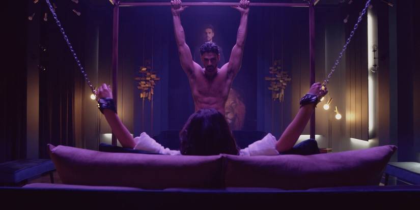 Michele Morrone as Massimo Torricelli and Anna Marie Sieklucka as Laura Biel chained to a bed in 365 Days