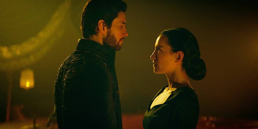 Ben Barnes sebagai The Darkling dan Jessie Mei Li sebagai Alina Starkov di Shadow and Bone Musim 2