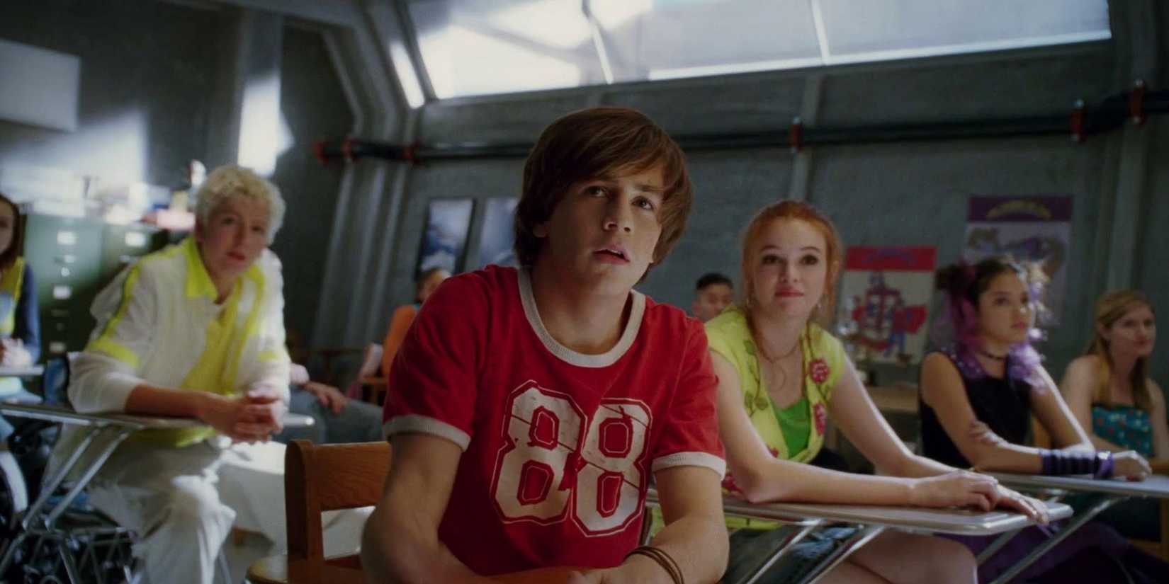 A group of teenagers including Michael Angarano and Danielle Panabaker in class in Sky High.