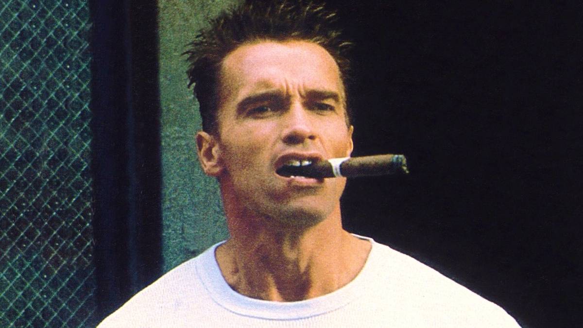 arnold schwarzenegger cigarette Arnold Schwarzenegger's Most Underrated Performance Is Also His Best