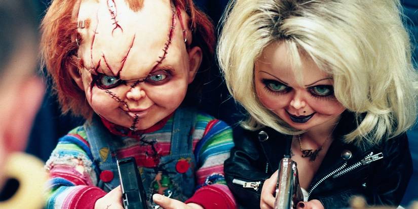 Chucky (voiced by Brad Dourif) and Tiffany (voiced by Jennifer Tilly) holding weapons in Bride of Chucky.
