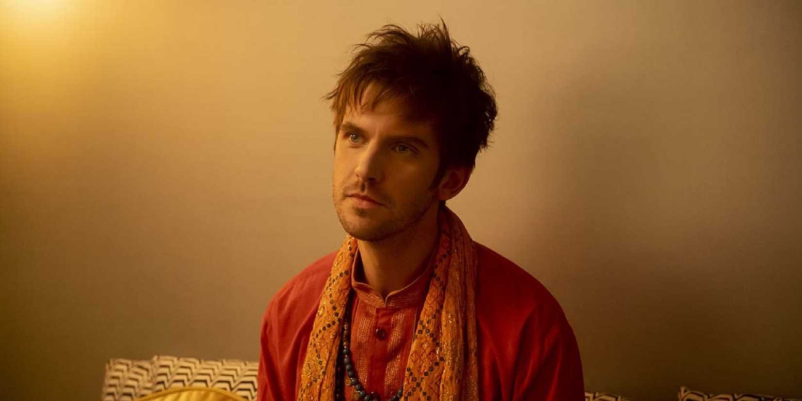 Dan Stevens in Legion staring ahead.