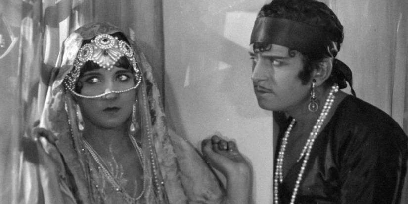Douglas Fairbanks approaching a woman in The Thief of Bagdad