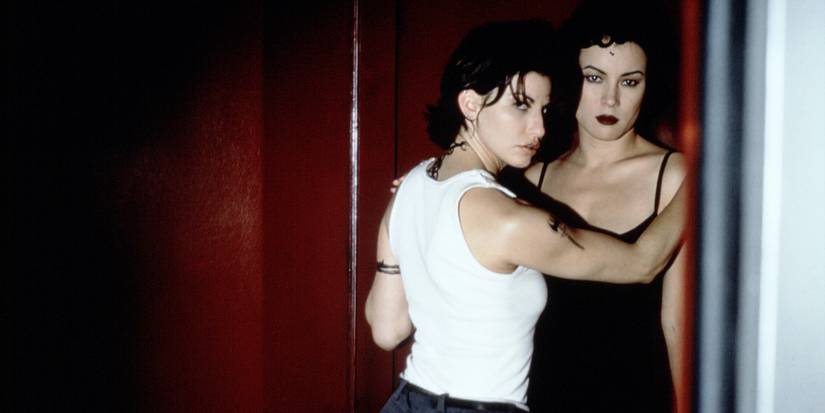 Gina Gershon and Jennifer Tilly in Bound
