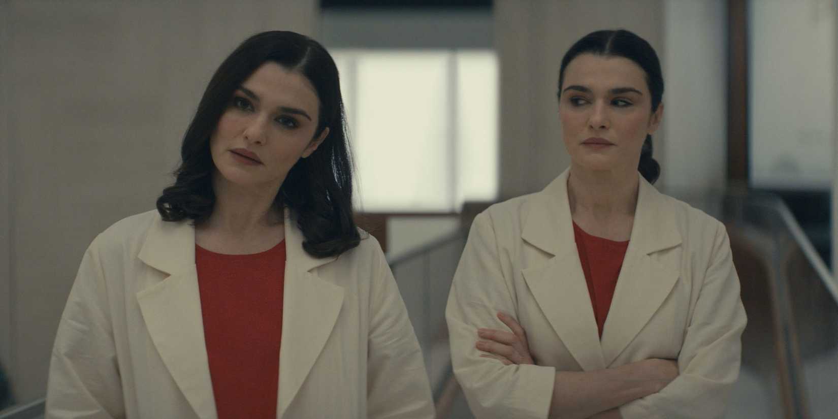Twin sisters Elliot and Bererly Mantle (Rachel Weisz) stand next to each other in the same outfits albeit with different hairstyles.