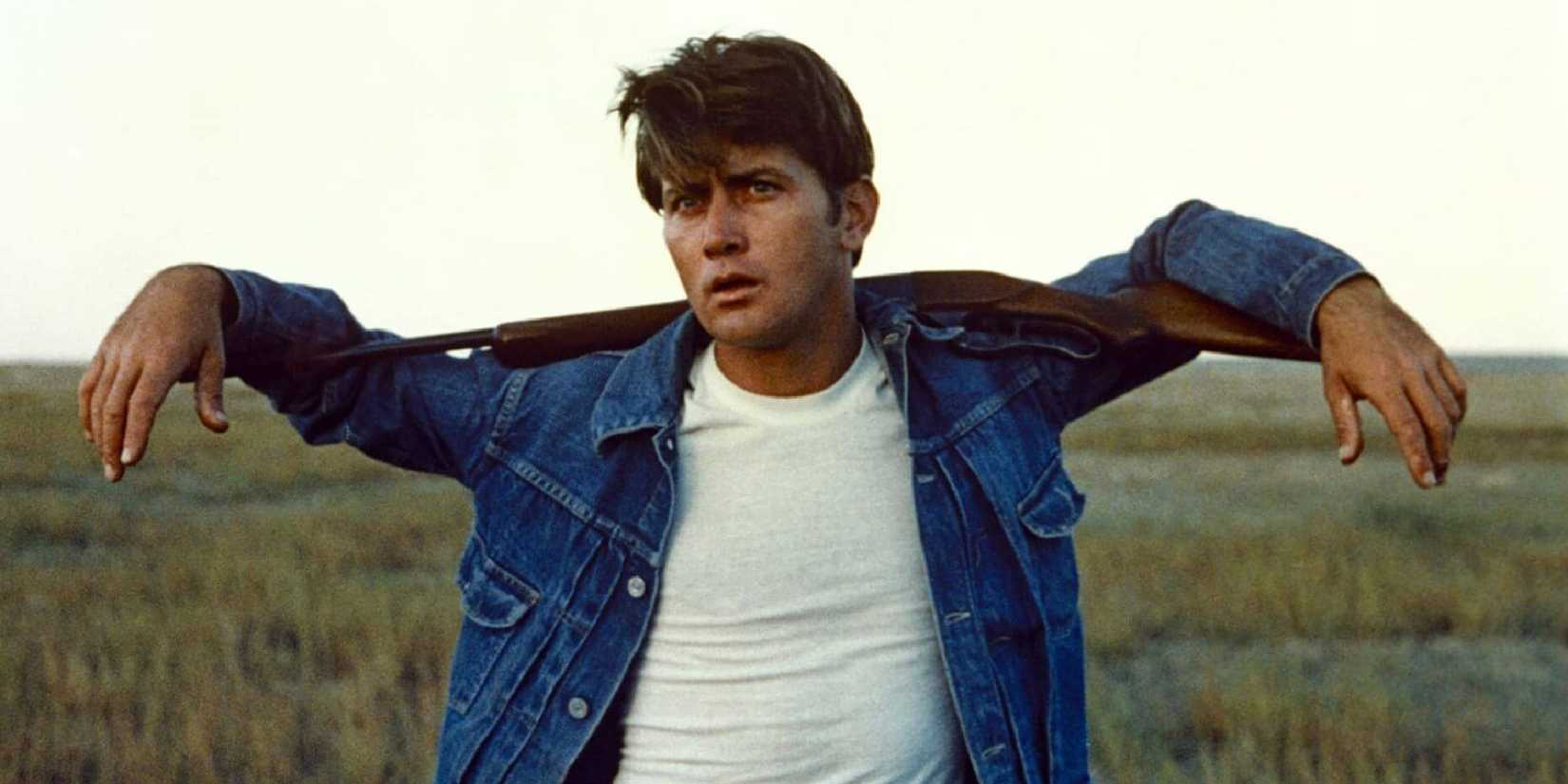 Martin Sheen carrying a gun on his back in Badlands.