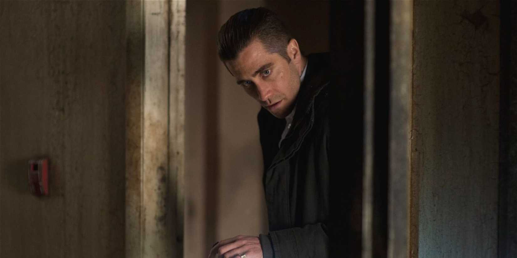 Jake Gyllenhaal as Loki entering a room in Prisoners