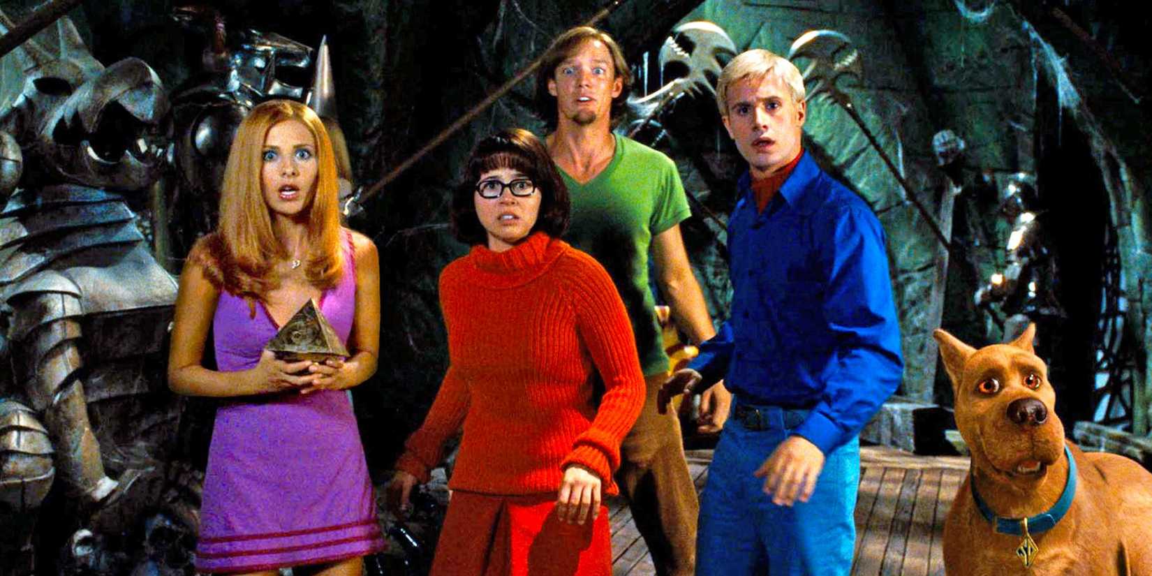 The Mystery Inc. gang, including Daphne (Sarah Michelle Gellar), Velma (Linda Cardellini), Shaggy (Matthew Lillard), Fred (Freddie Prinze Jr.), and Scooby-Doo (Frank Welker) in 'Scooby-Doo' (2002)