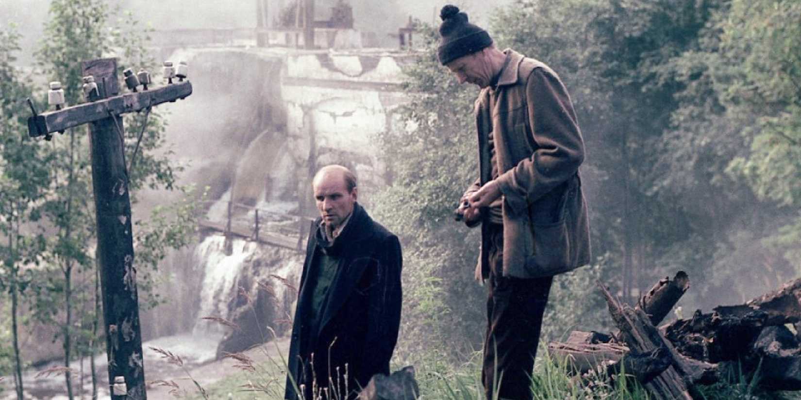 Two men walking in Stalker - 1979 (1)