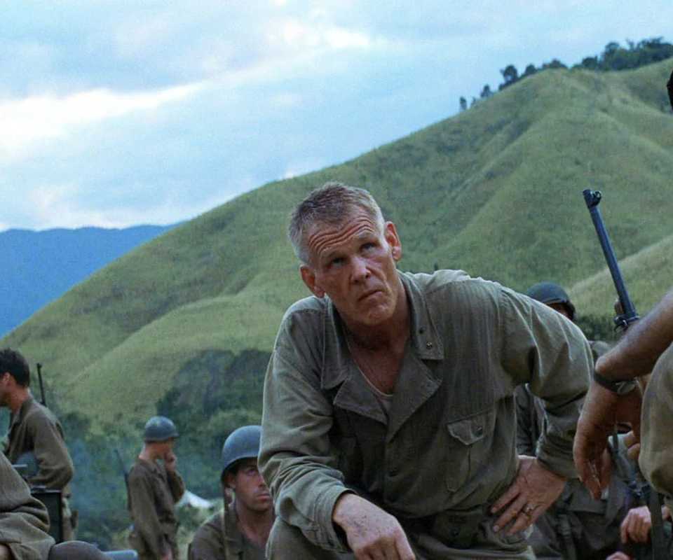 Three soldiers looking in the same directions in The Thin Red Line cast