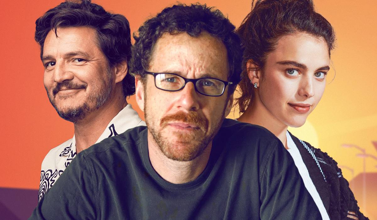 Ormonda qizlar oldida jilmayib yurgan yigitning pornosini tomosha qiling va ular kulishadi