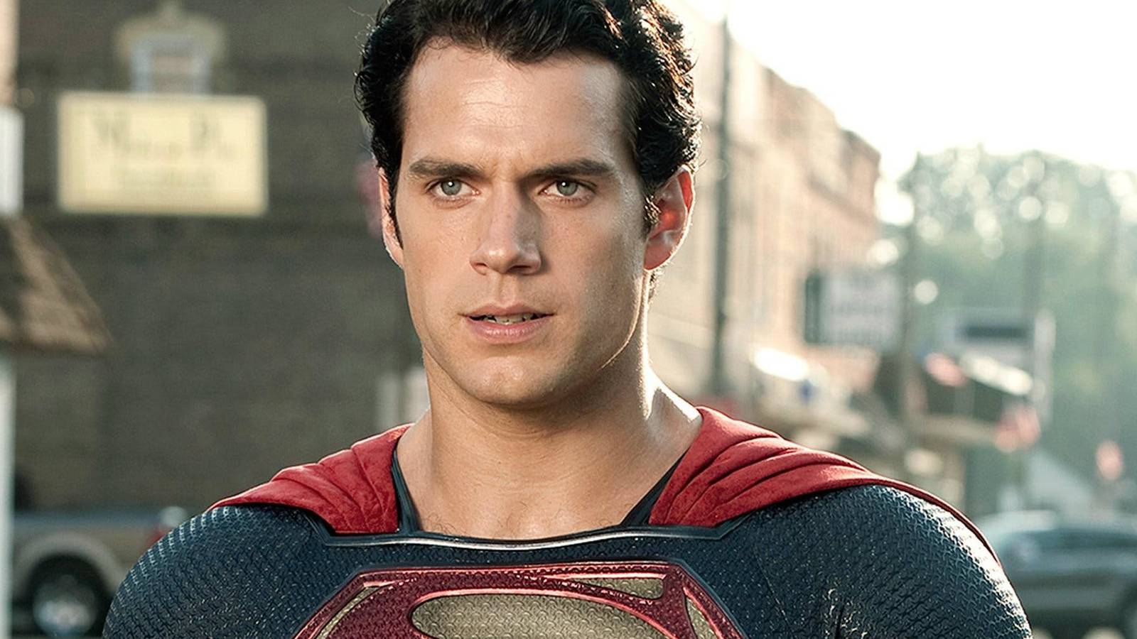 Man of Steel Flies Again! Henry Cavill's Superman Returns in New Snyder Image!