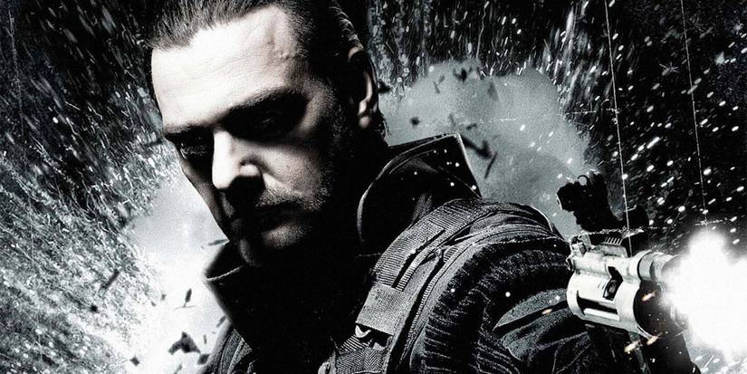 Ray Stevenson firing a gun in Punisher: War Zone