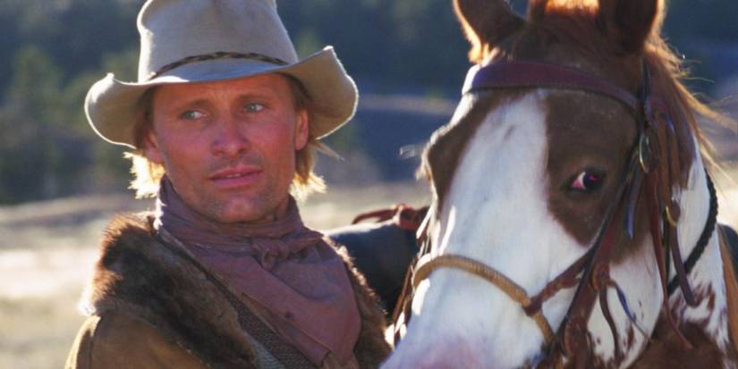 Viggo Mortensen as Frank T. Hopkins with his horse in Hidalgo. 