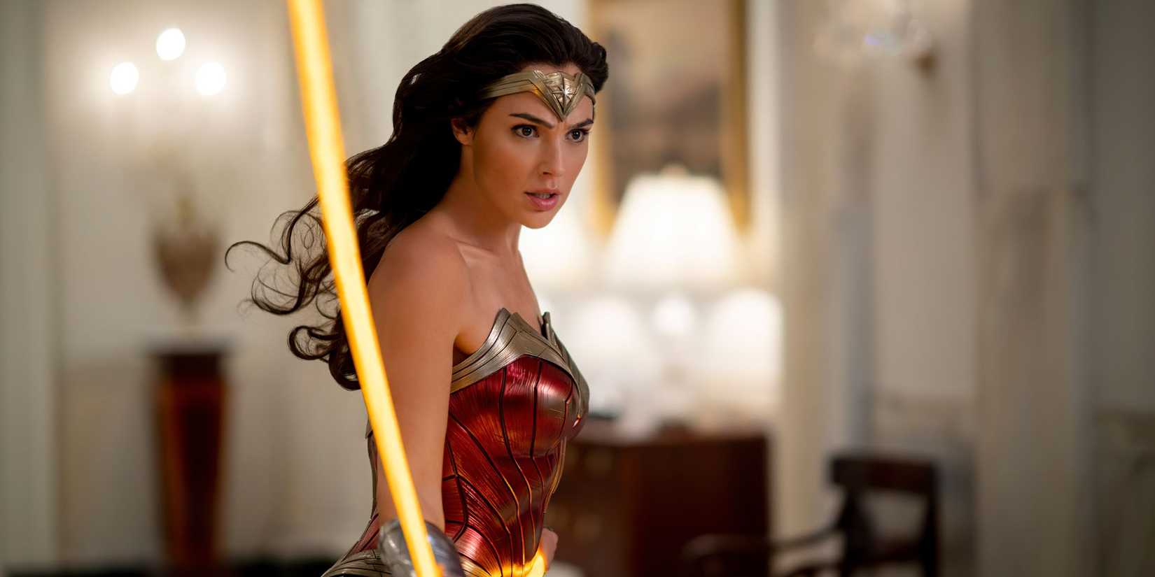 Wonder Woman bears her lasso of truth in Wonder Woman 1984.