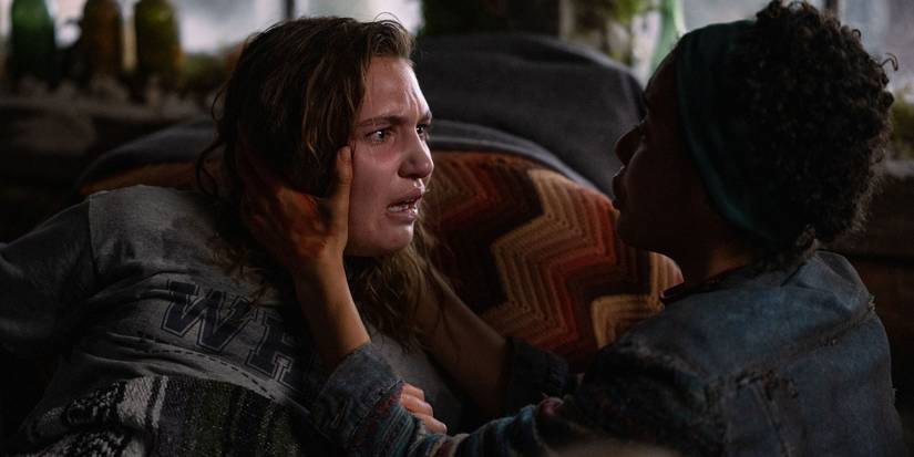 Sophie Nelisse and Jasmin Savoy Brown in Yellowjackets