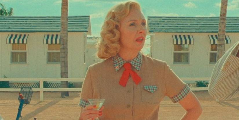 Hope Davis as Sandy Borden