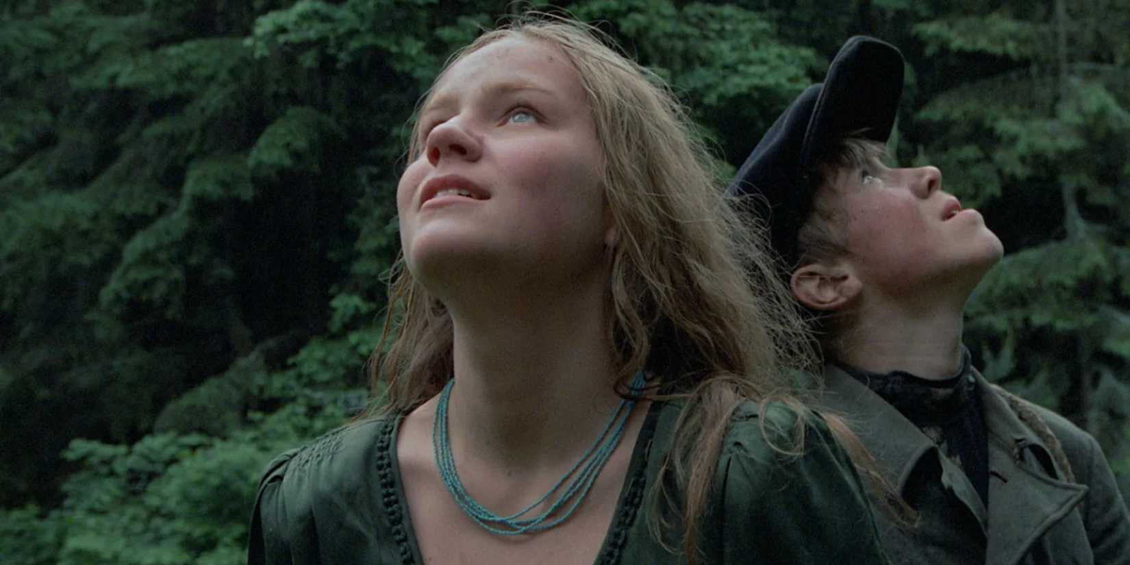 Aleksei Kravchenko as Flyora Gaishun and Olga Mironova as Glasha, in the woods looking at the sky 