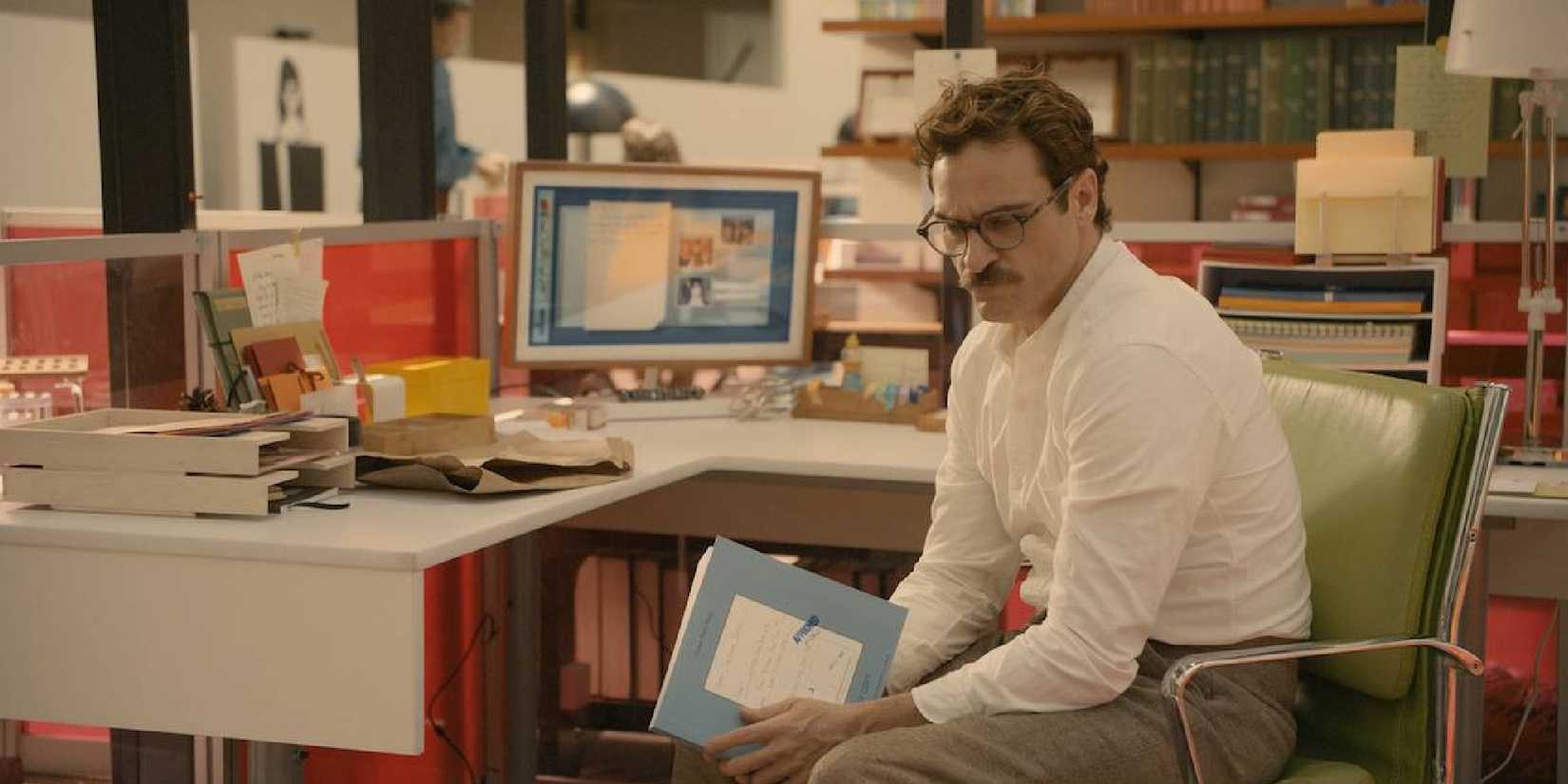 Joaquin Phoenix in by the computer in 'Her'