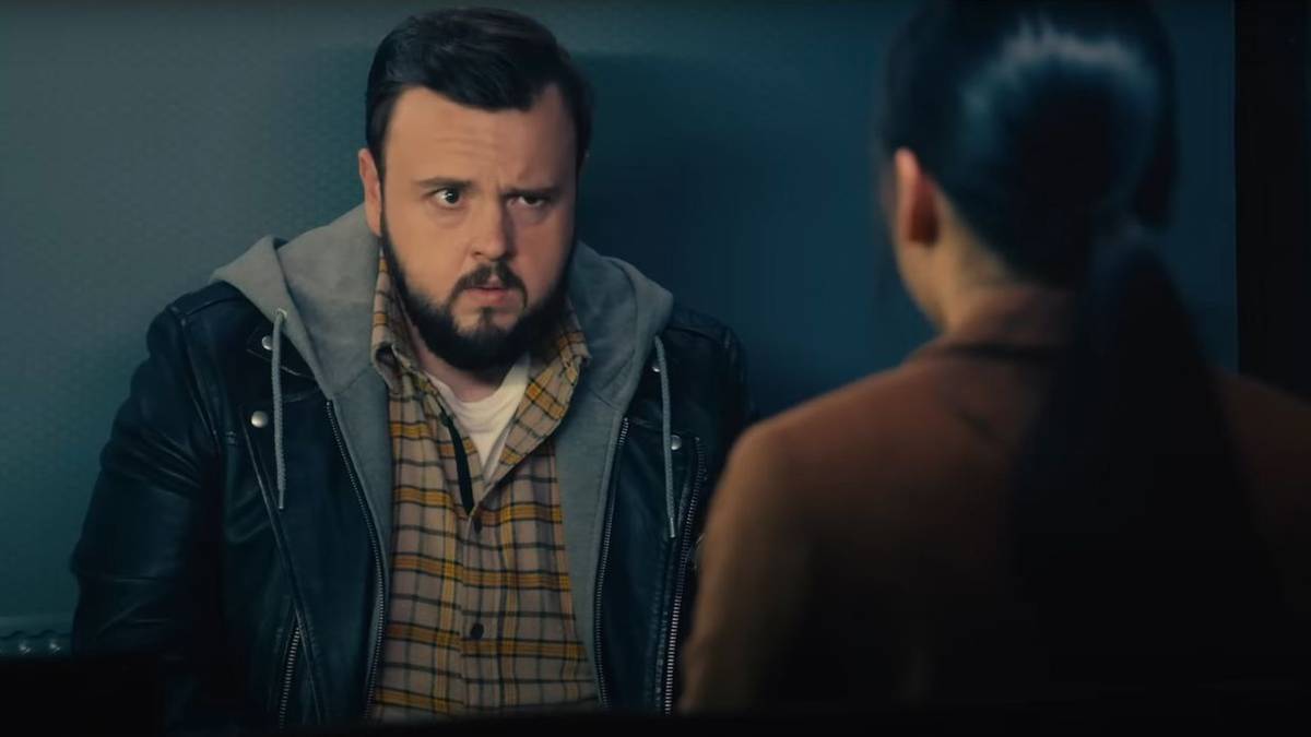 John Bradley as Jack Rooney looking concerned while talking to another character in 3 Body Problem