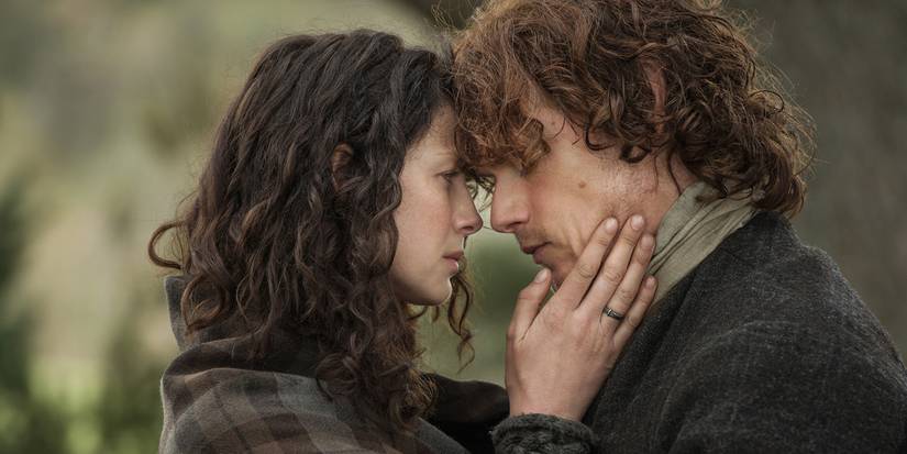 Caitríona Balfe and Sam Heughan as Claire and Jamie Fraser in Outlander Season 1