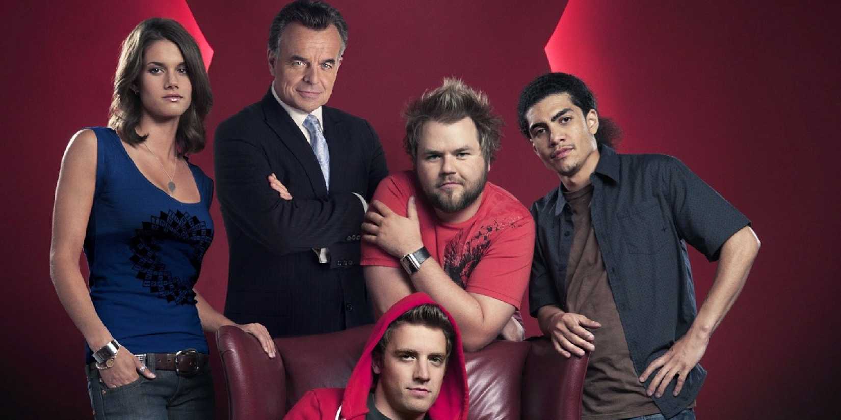 The cast of Reaper posing and looking at the camera together.
