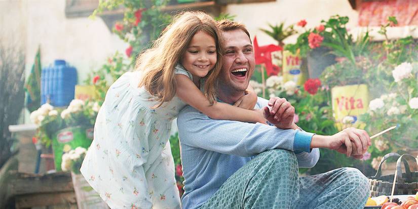 Memo, played by Aras Bulut Iynemli and Ona, played by Nisa Sofiya Aksongur, in Miracle in Cell No. 7