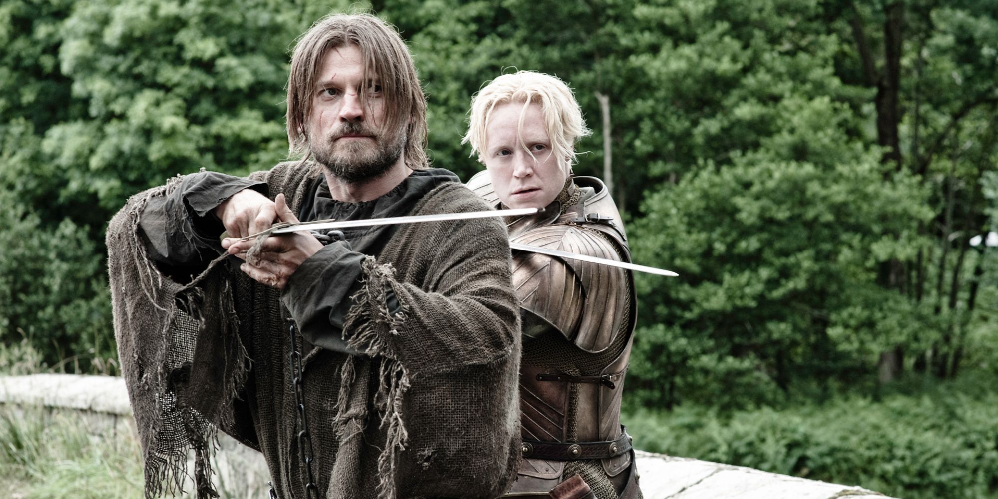 Jaime and Brienne stand side-by-side with swords at the ready in 'Game of Thrones'