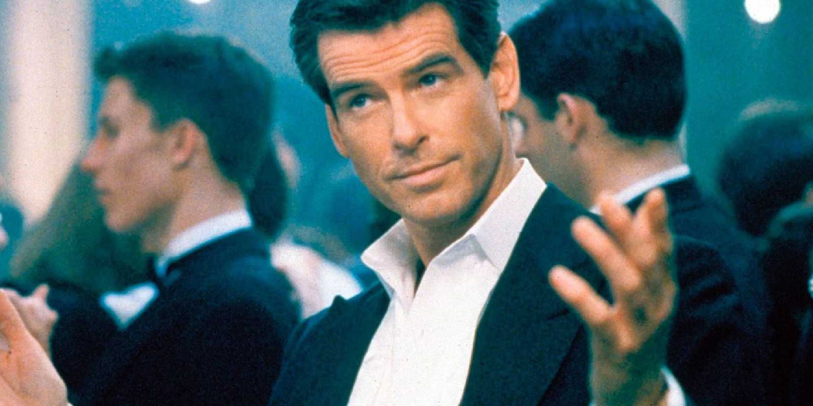 Pierce Brosnan as Thomas Crown spreading his arms confidently in The Thomas Crown Affair (1999)