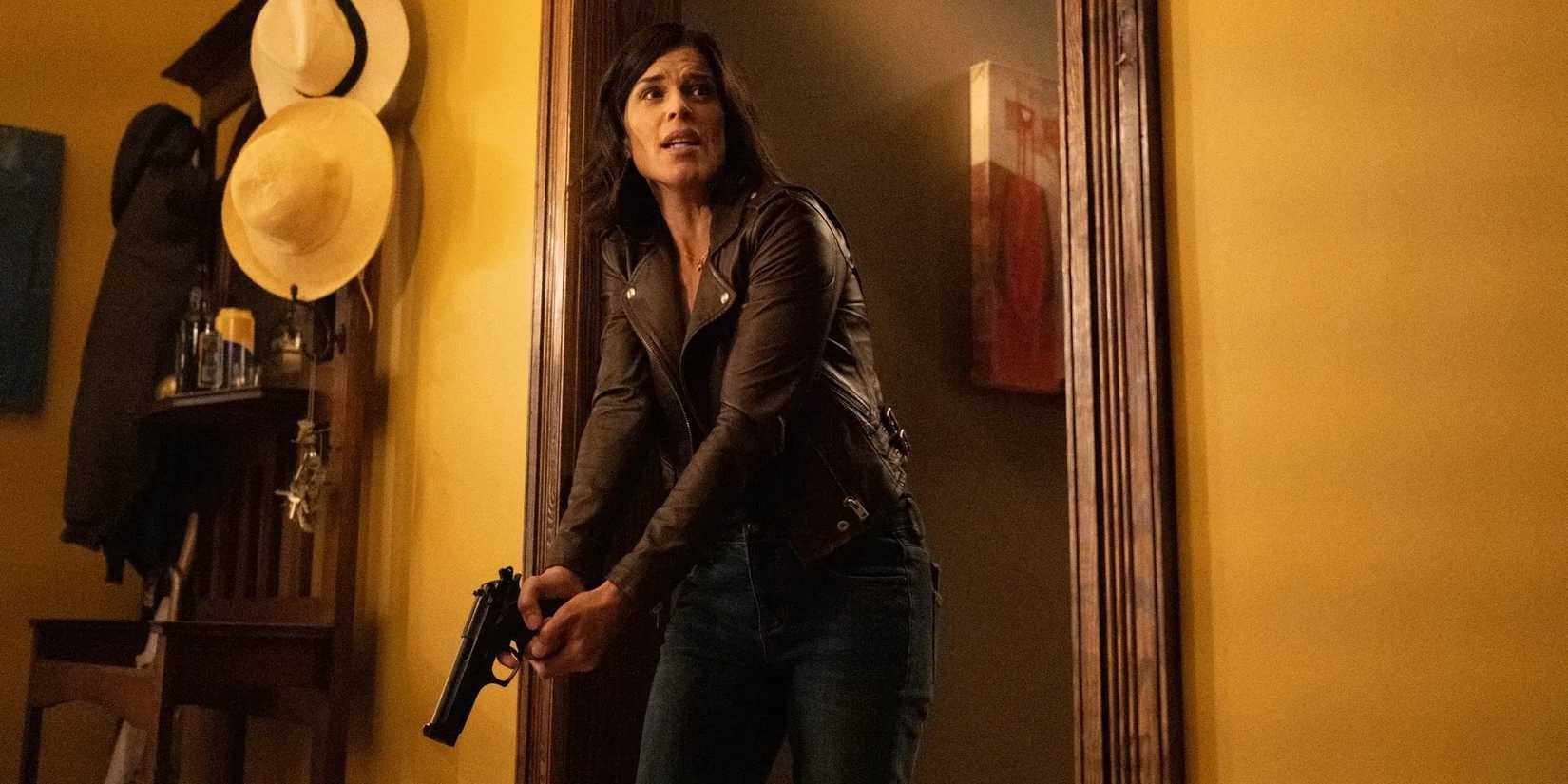 Neve Campbell holding a gun in Scream (2022)