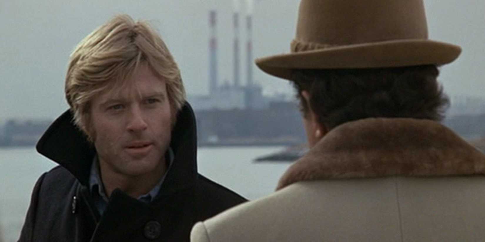 Two men talking in Three days of the condor 19750