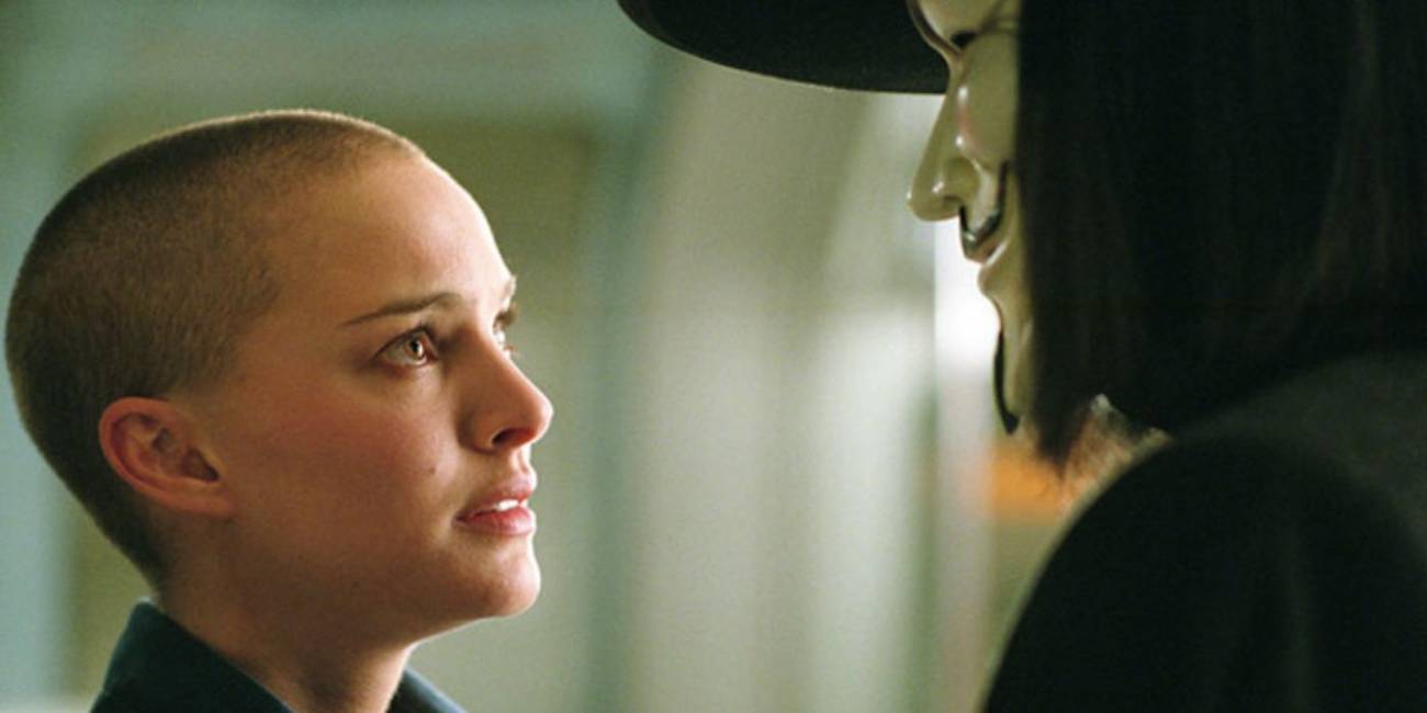 Natalie Portman and Hugo Weaving talk tensely in 'V for Vendetta'