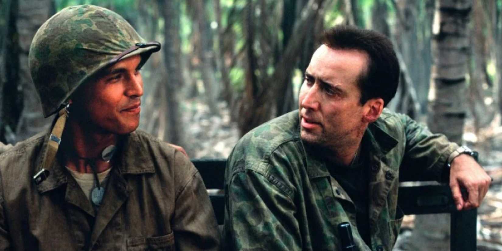 Two soldiers talking in Windtalkers - 2002