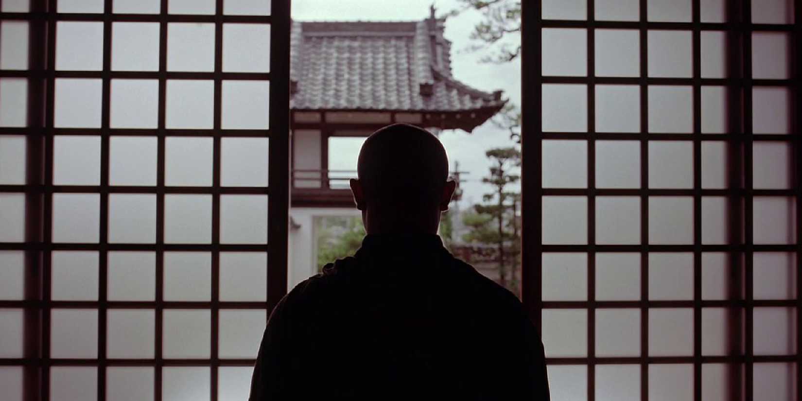 A man with his back to the camera in Baraka