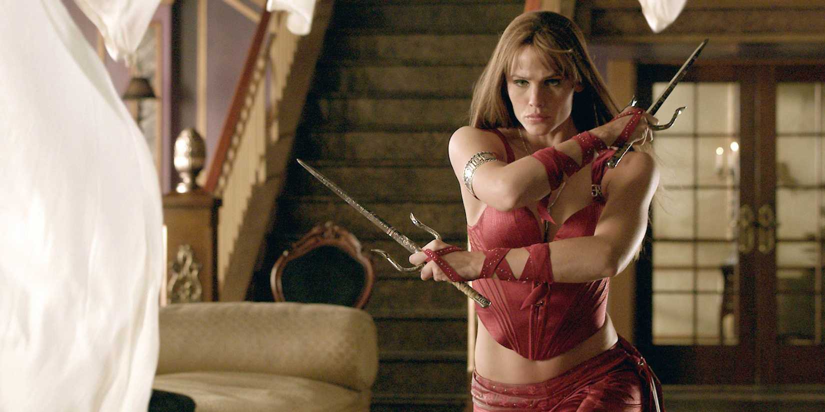 Jennifer Garner as Elektra wielding two sai and walking towards something off-camera in Elektra