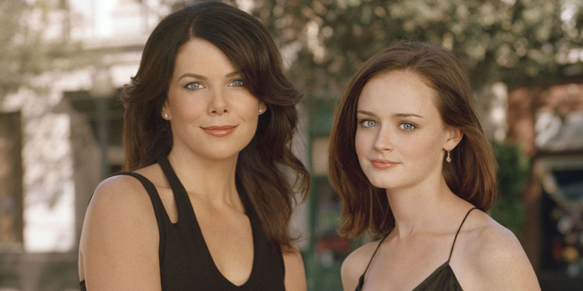 Lorelai and Rory from Gilmore Girls standing together