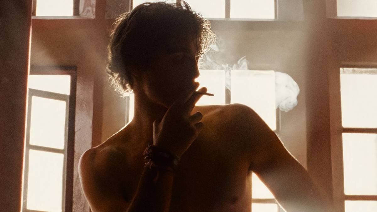 what cigarettes does tristan smoke Tristan Tate C Smokes Cigar Upon Editorial Stock Photo - Stock Image